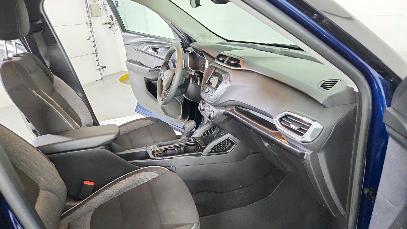 Used 2023 Chevrolet TrailBlazer LT FWD image 25