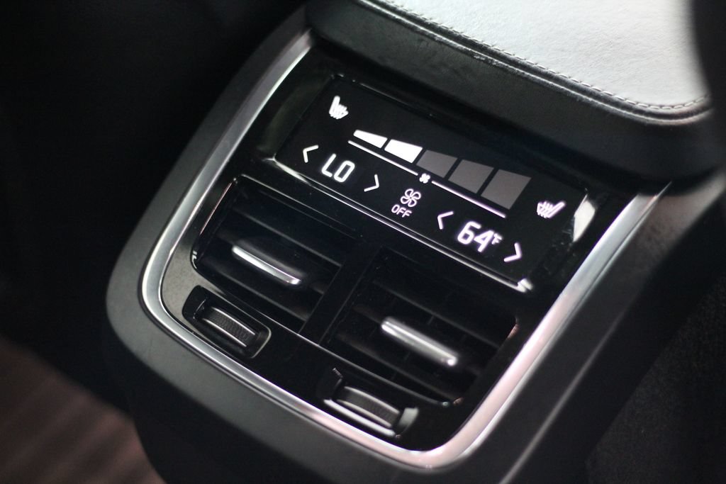 Used 2016 Volvo XC90 T6 R-Design w/ Protection Package Plus AWD/4WD image 43
