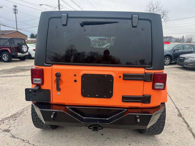 Used 2012 Jeep Wrangler Unlimited Sahara w/ Dual Top Group image 5