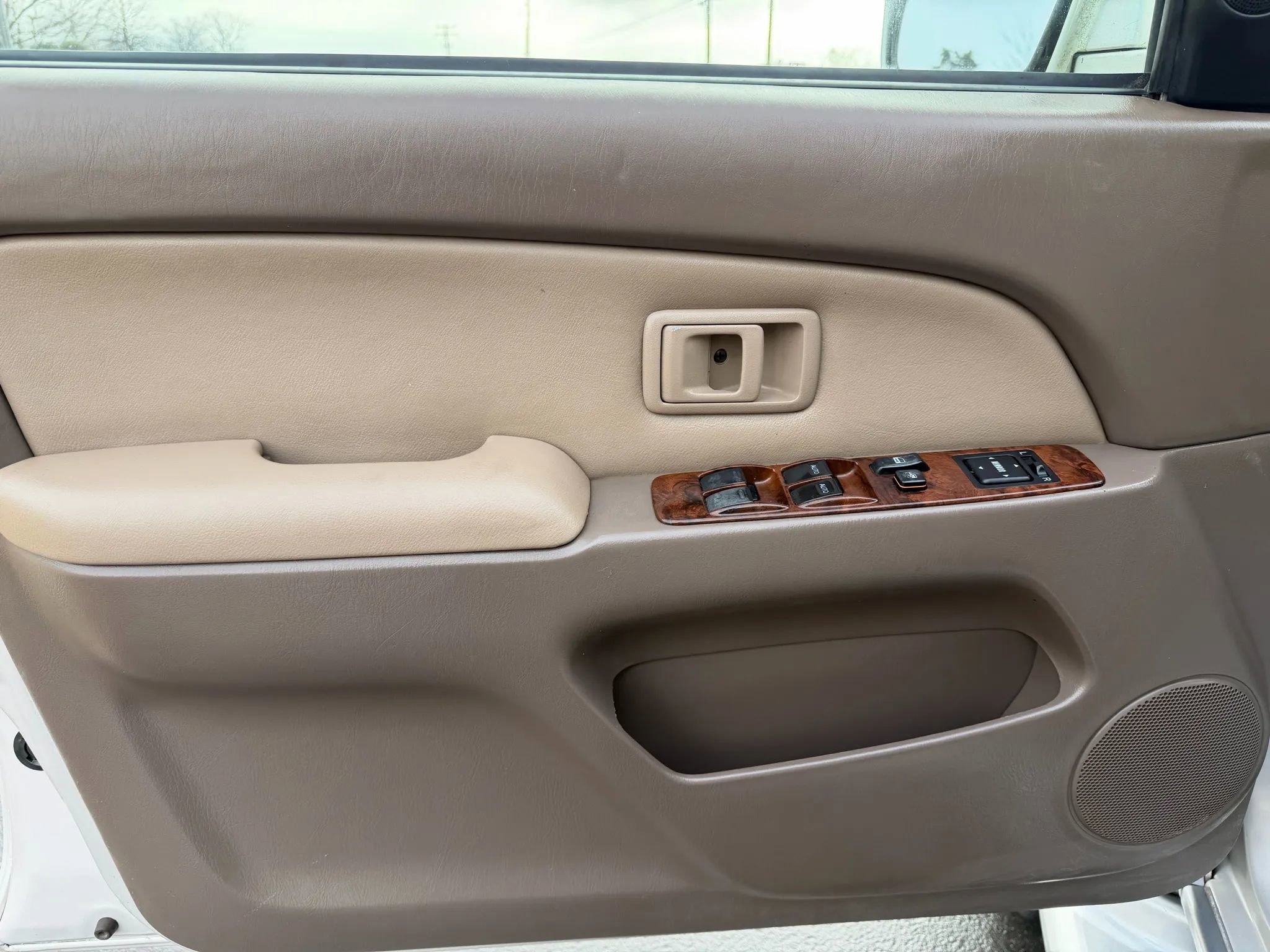 Used 2000 Toyota 4Runner Limited image 10