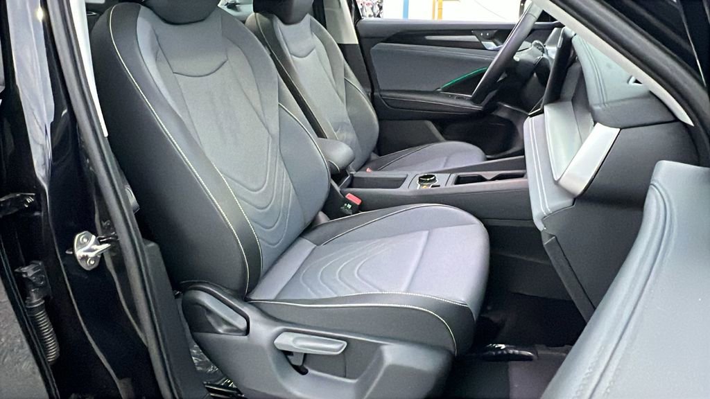 New 2026 Volkswagen Tiguan SE image 13