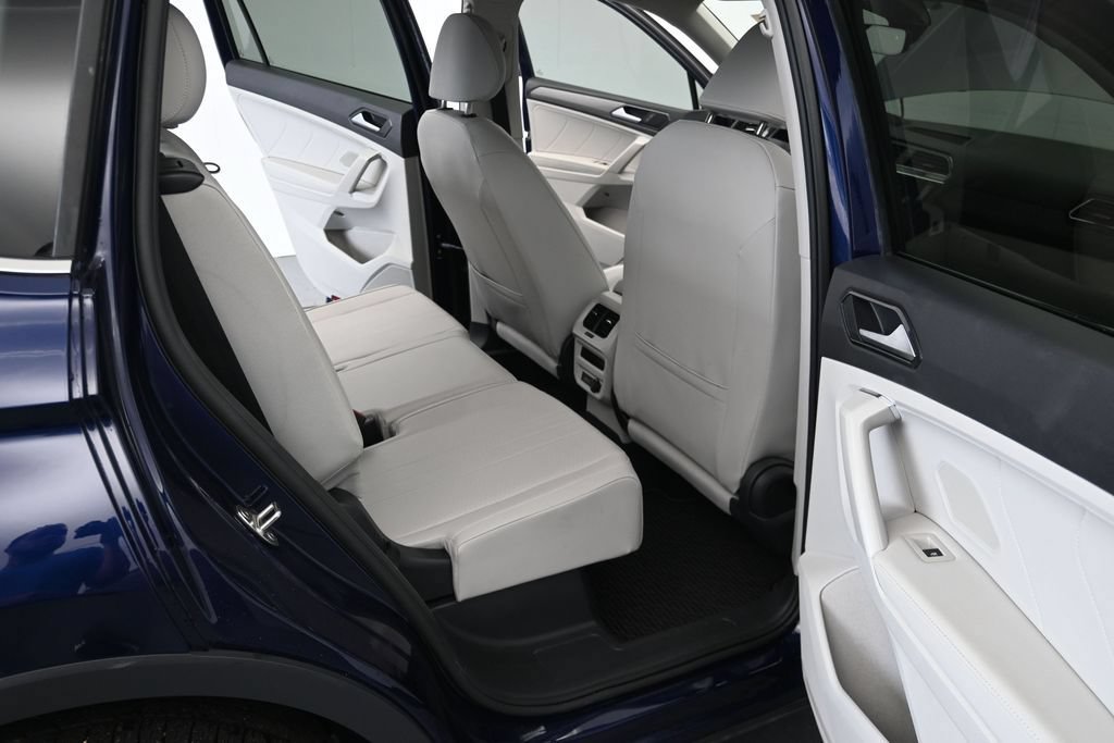 Used 2023 Volkswagen Tiguan SE w/ Panoramic Sunroof Package FWD image 20