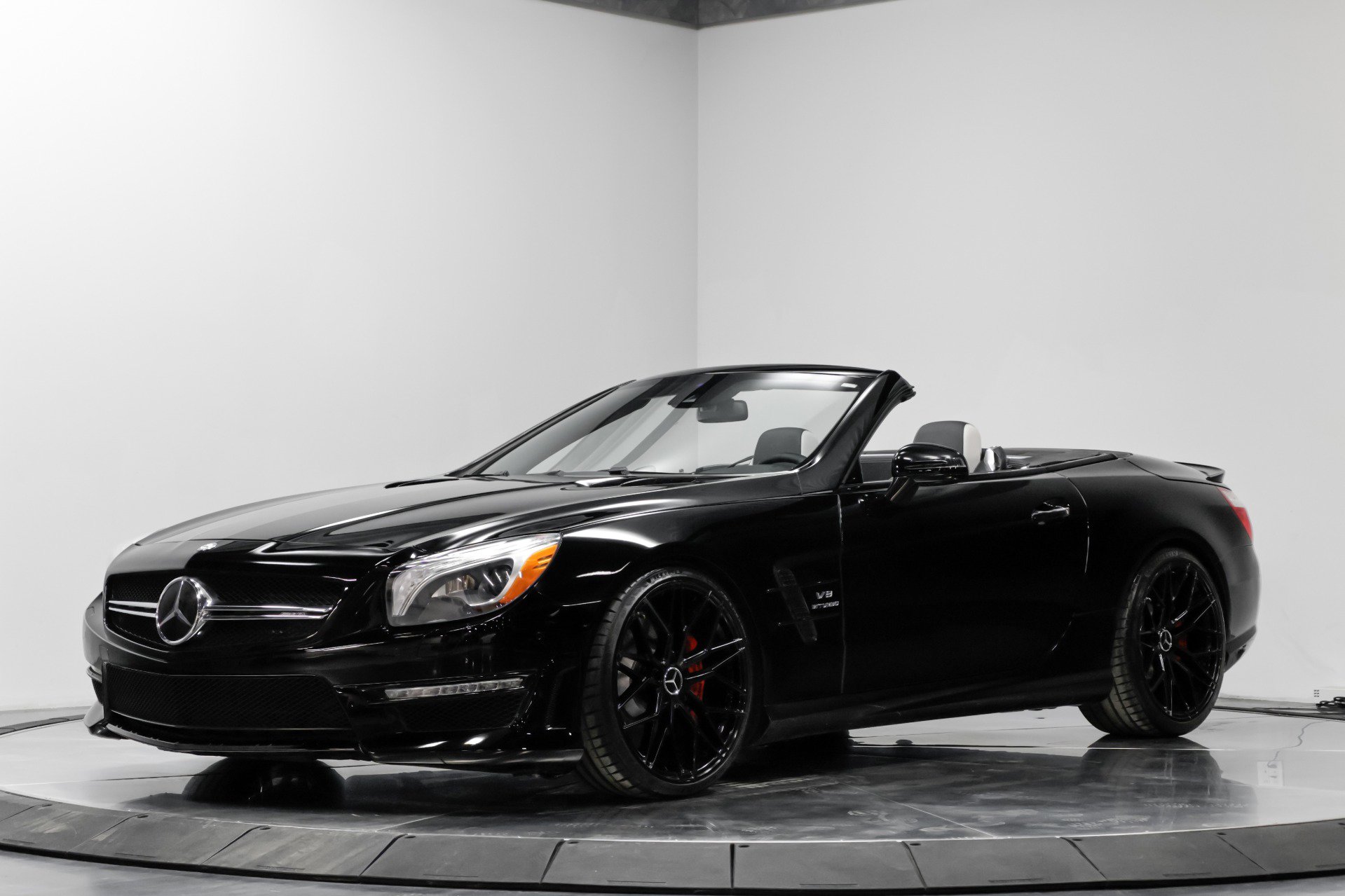 Used 2015 Mercedes-Benz SL 63 AMG w/ Driver Assistance Package image 2