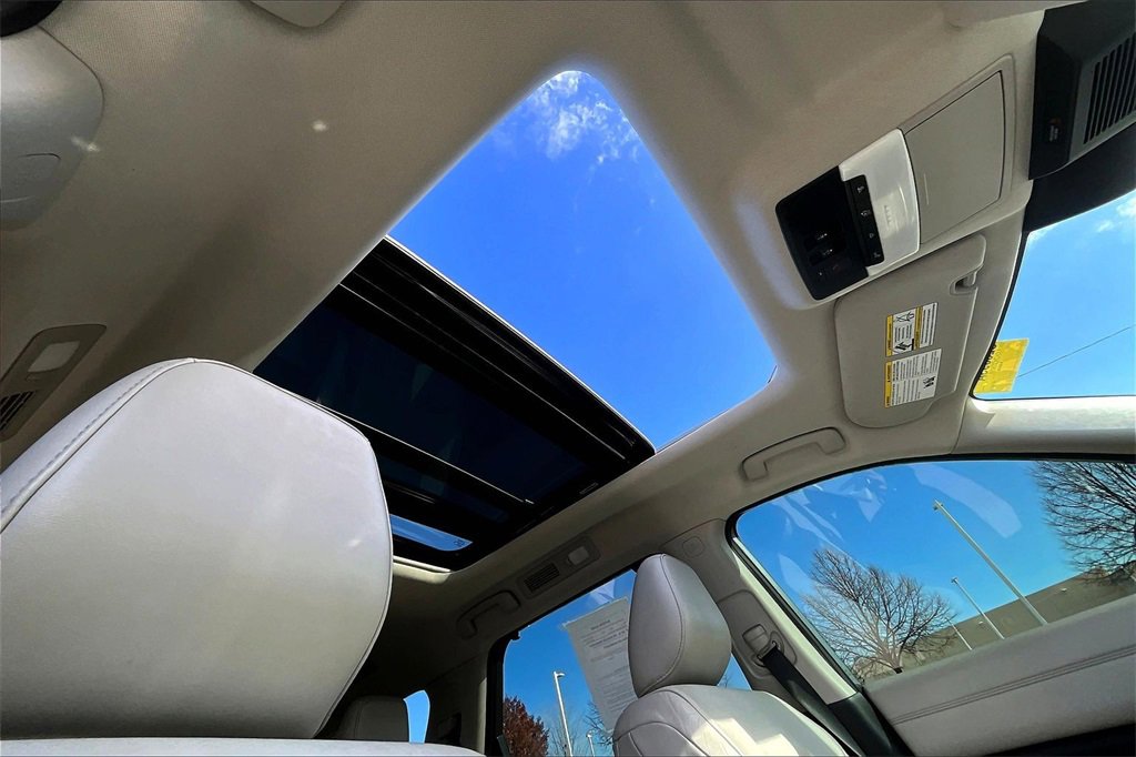 Used 2022 Nissan Pathfinder Platinum w/ Cargo Package image 24