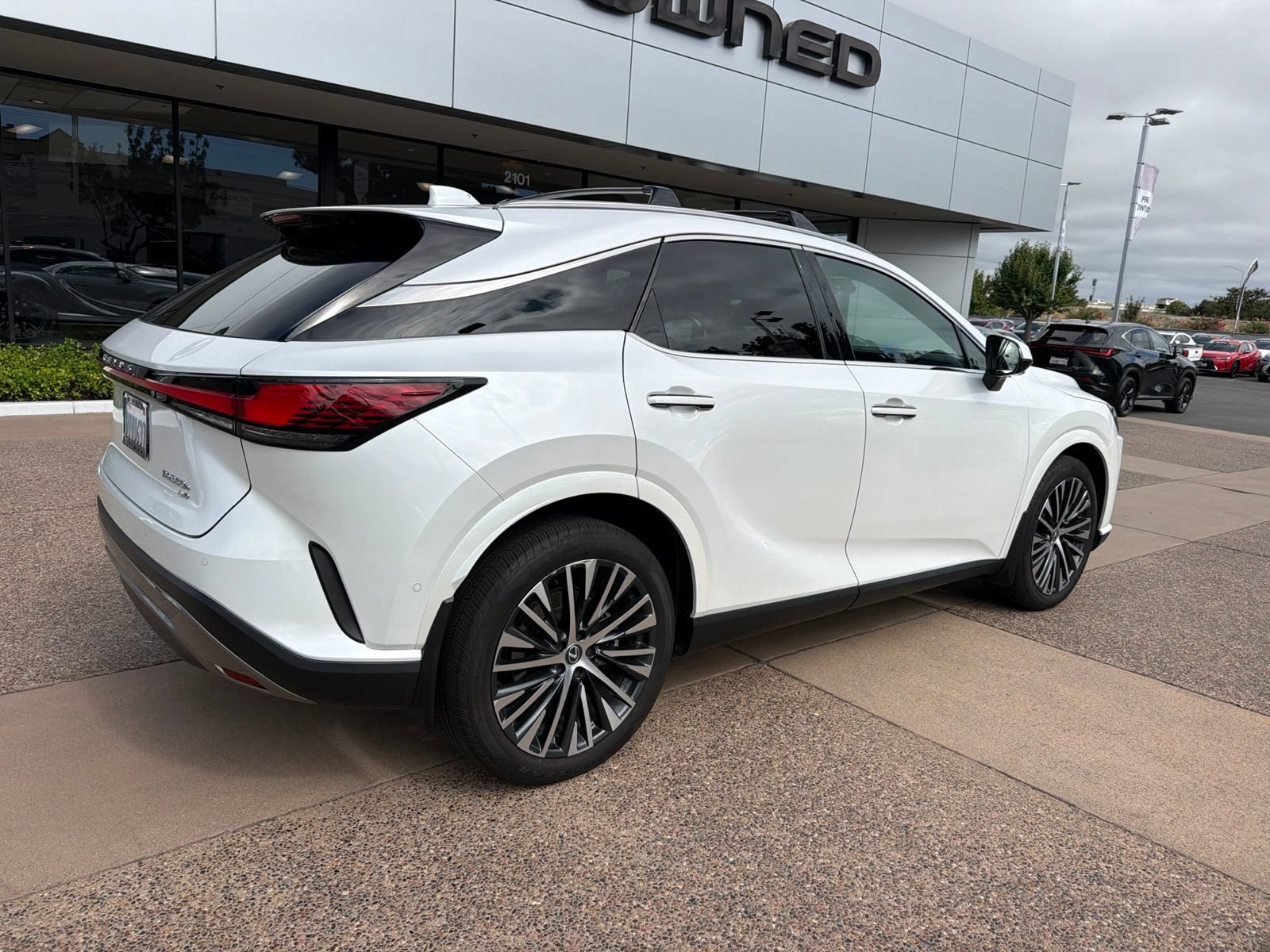 Certified 2025 Lexus RX 350 w/ Convenience Package AWD/4WD image 4