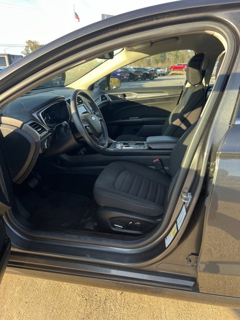 Used 2019 Ford Fusion SE image 19