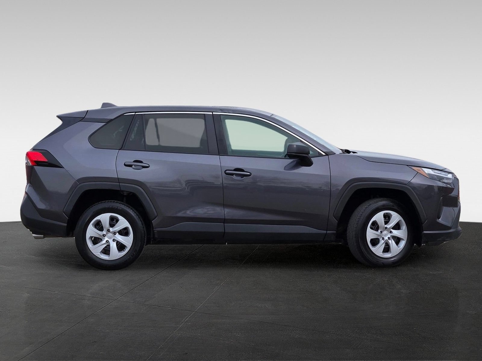 Used 2024 Toyota RAV4 LE AWD/4WD image 3