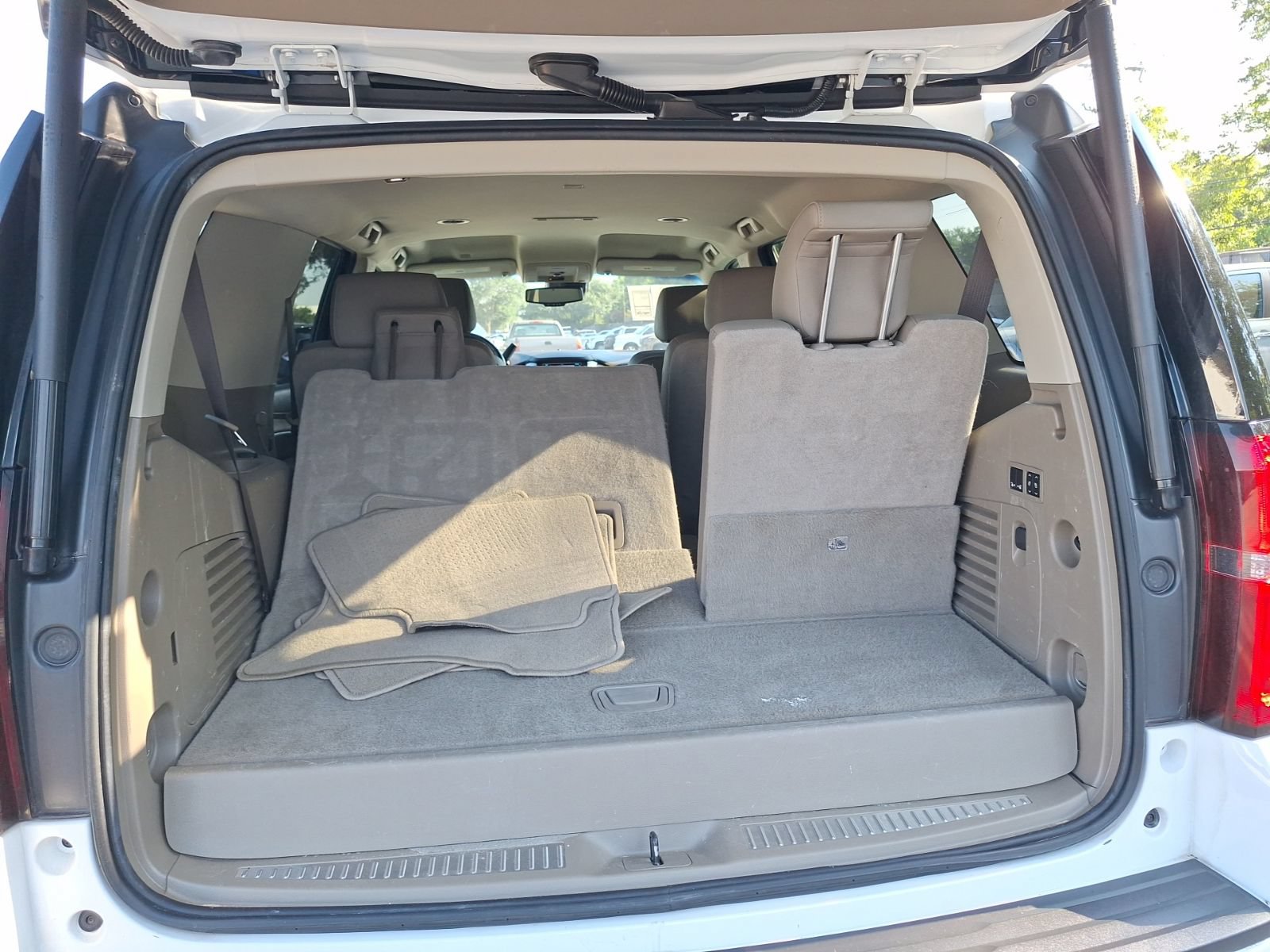 Used 2018 Chevrolet Tahoe Premier w/ RST 6.2L Performance Edition RWD image 38