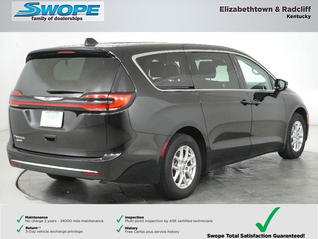Certified 2024 Chrysler Pacifica Touring-L image 3