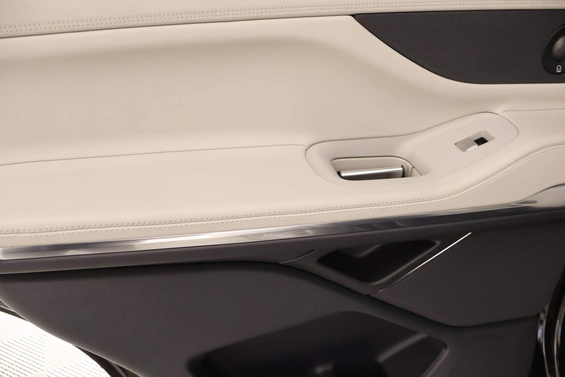 New 2026 Lincoln Navigator Premiere AWD/4WD image 17