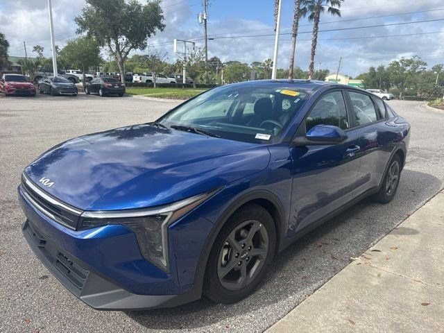 Used 2025 Kia K4 LXS image 1