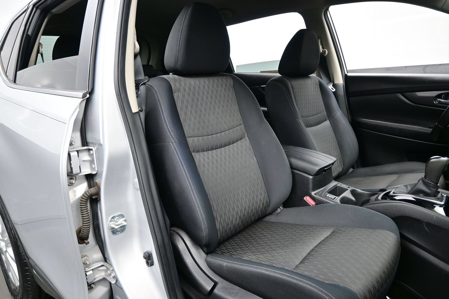Used 2018 Nissan Rogue SV FWD image 14