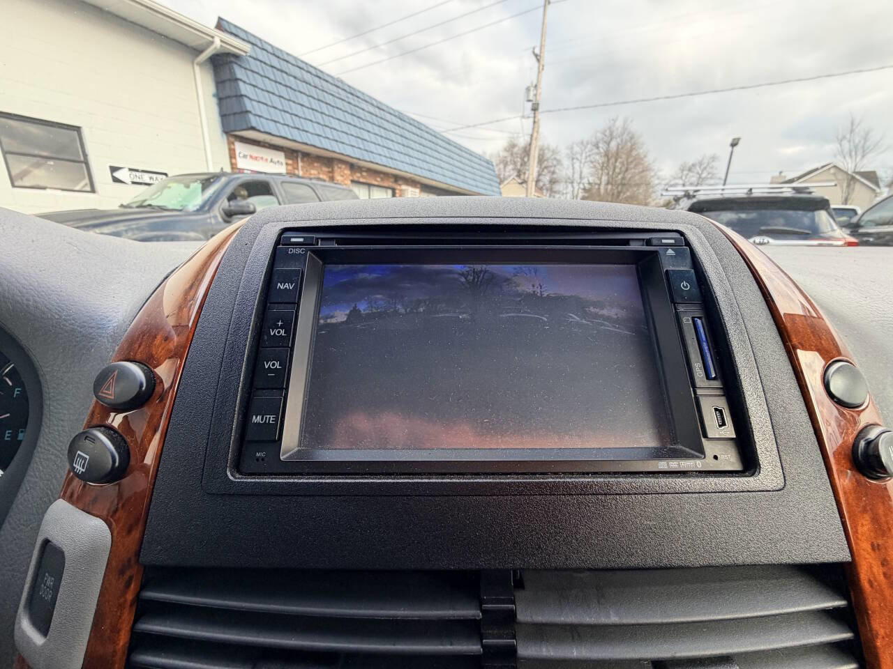 Used 2010 Toyota Sienna XLE Limited image 23