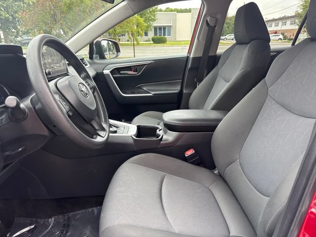 Used 2025 Toyota RAV4 XLE AWD/4WD image 14