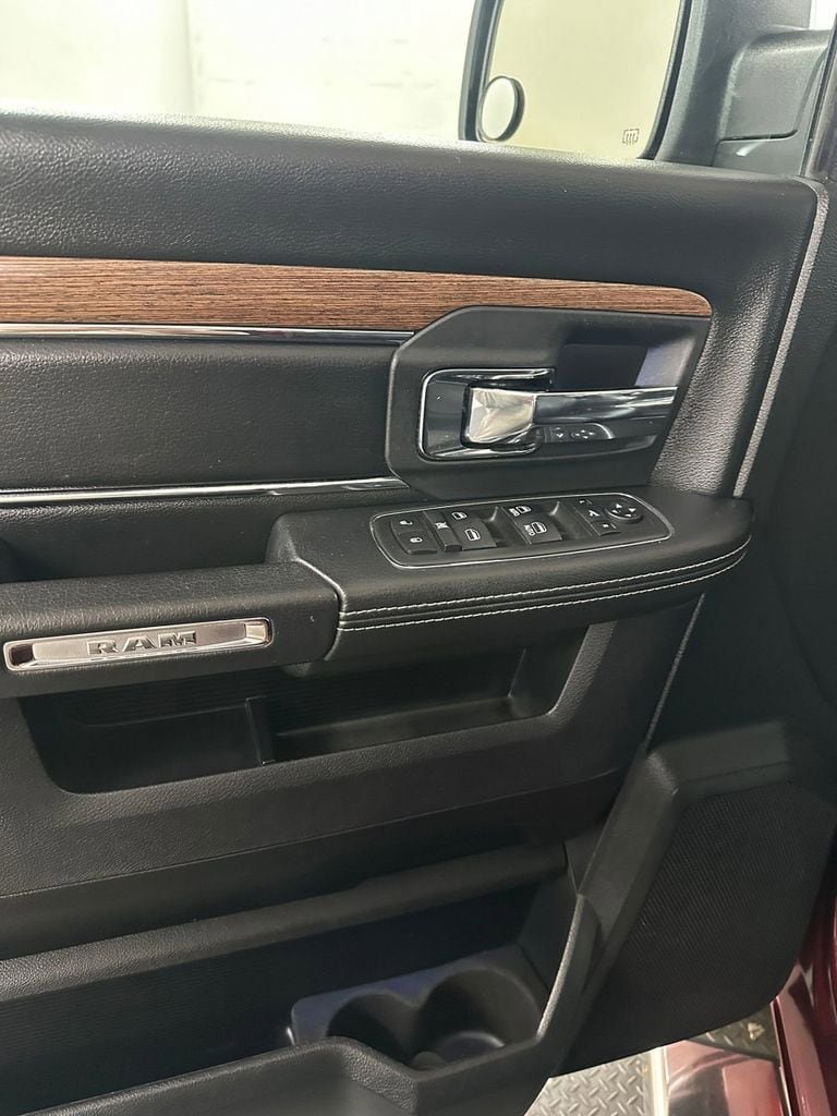 Used 2018 RAM 1500 Laramie w/ Convenience Group AWD/4WD image 9