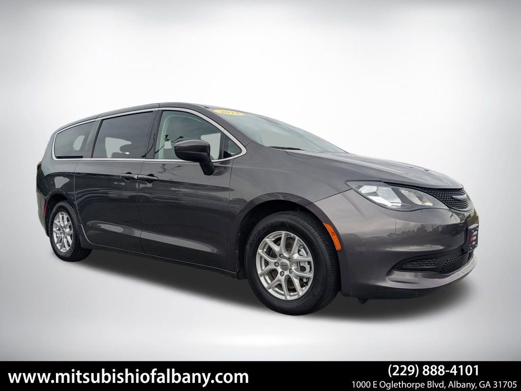 Used 2023 Chrysler Voyager LX image 1