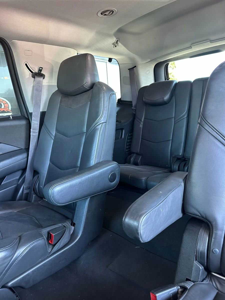 Used 2015 Cadillac Escalade Luxury image 10