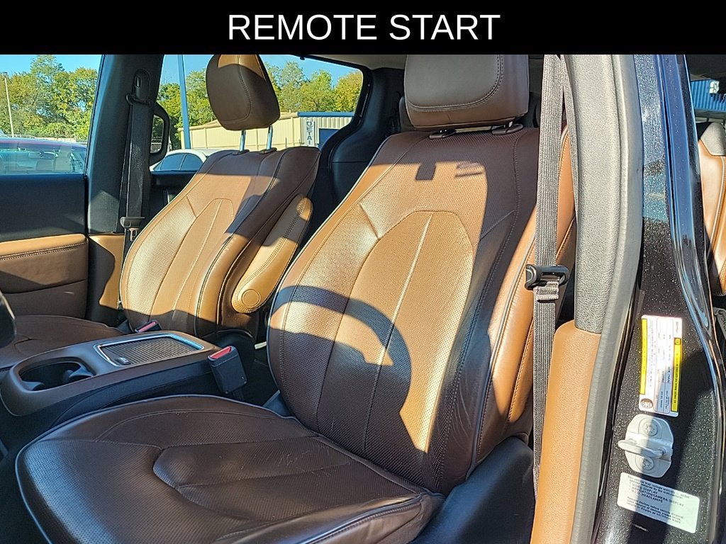 Used 2017 Chrysler Pacifica Limited w/ UConnect Theater Package FWD image 17