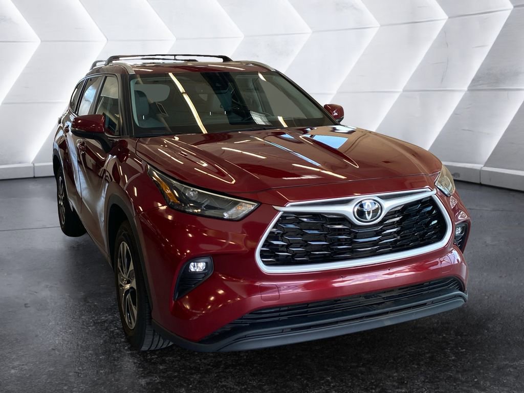 Used 2023 Toyota Highlander XLE image 1