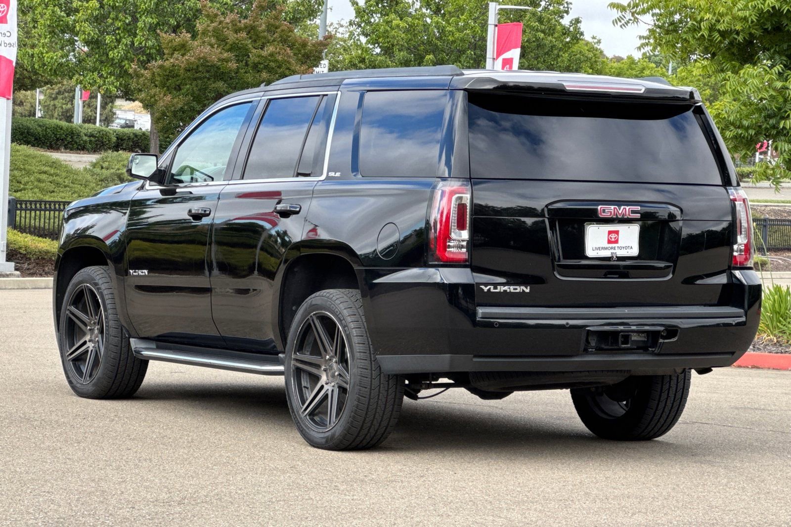 Used 2015 GMC Yukon SLE w/ Convenience Package AWD/4WD image 6