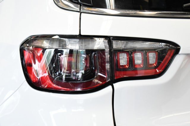 Used 2022 Jeep Compass Limited AWD/4WD image 14