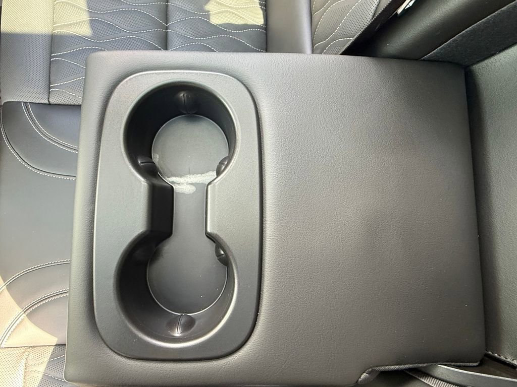 Used 2022 Buick Envision Avenir w/ Technology Package II image 31