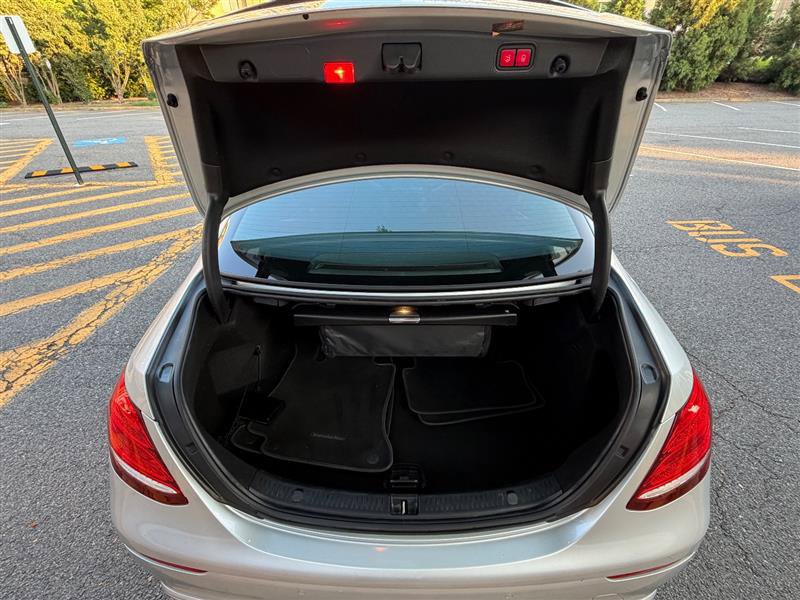 Used 2019 Mercedes-Benz E 300 4MATIC image 21