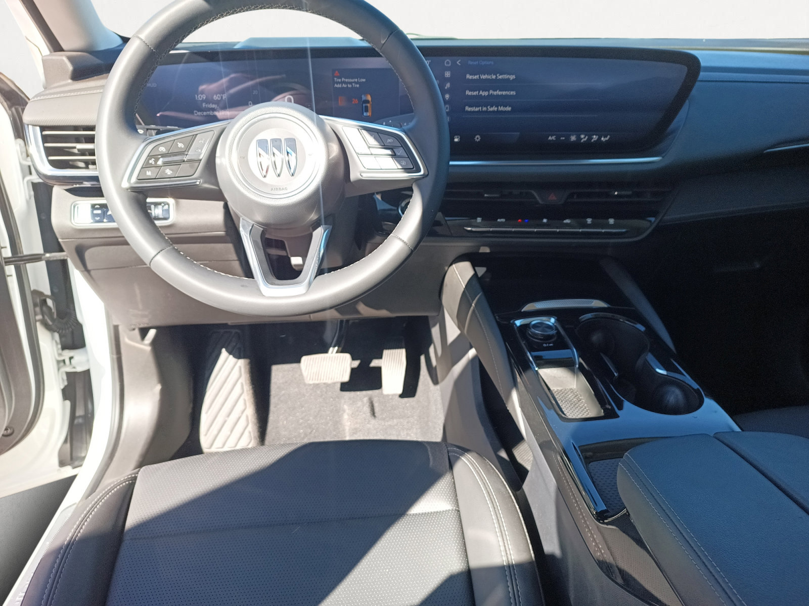 Used 2024 Buick Envision Preferred image 3