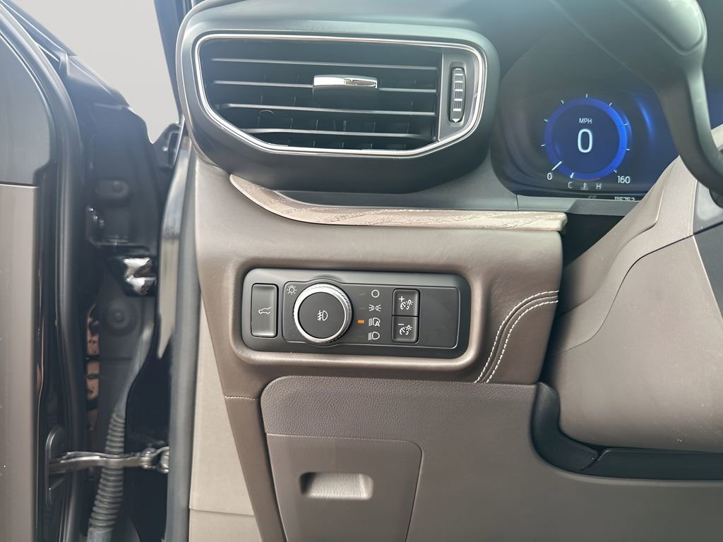 Used 2020 Ford Explorer Platinum w/ Premium Technology Package image 29