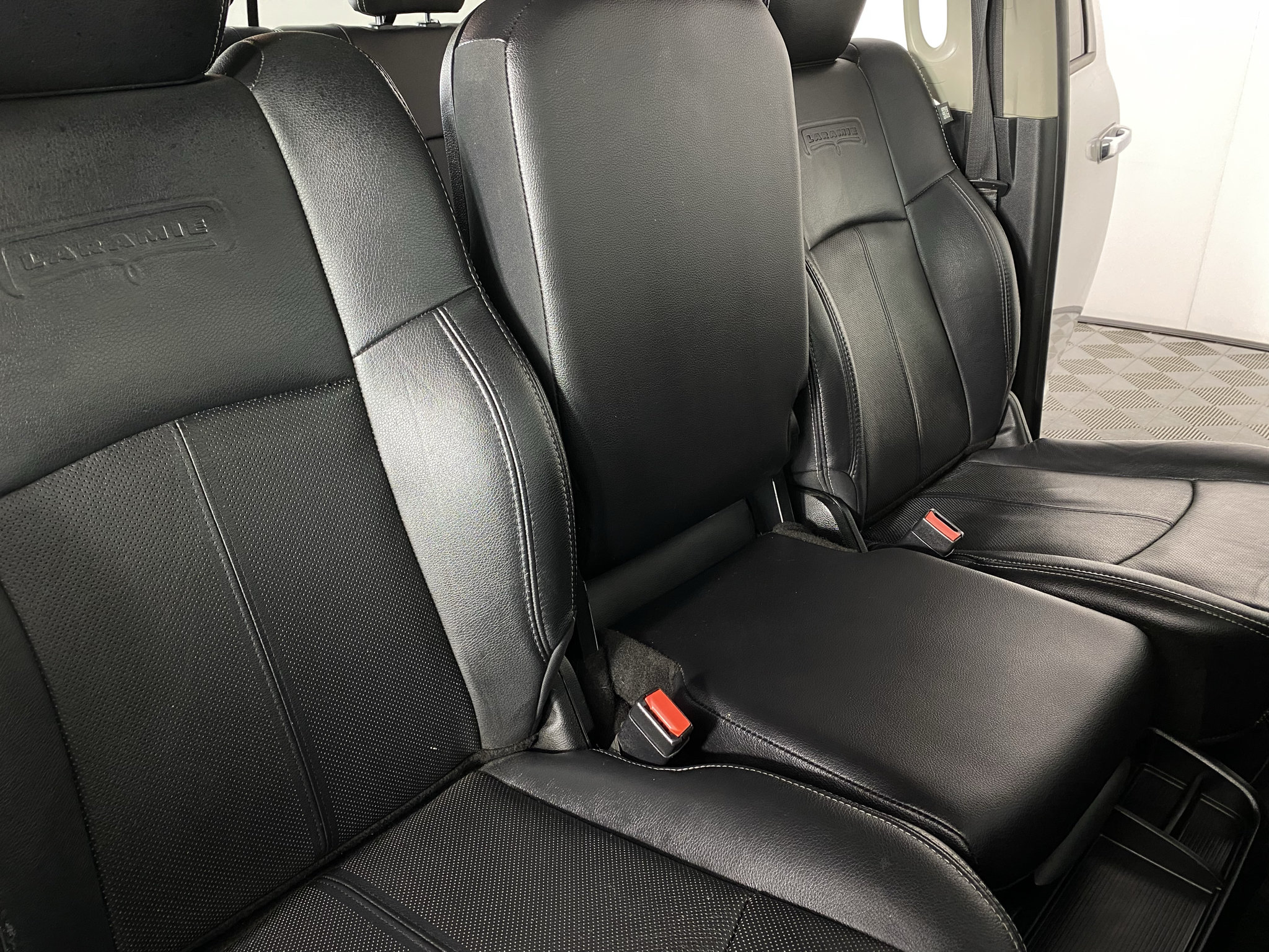 Used 2018 RAM 1500 Laramie w/ Convenience Group AWD/4WD image 29