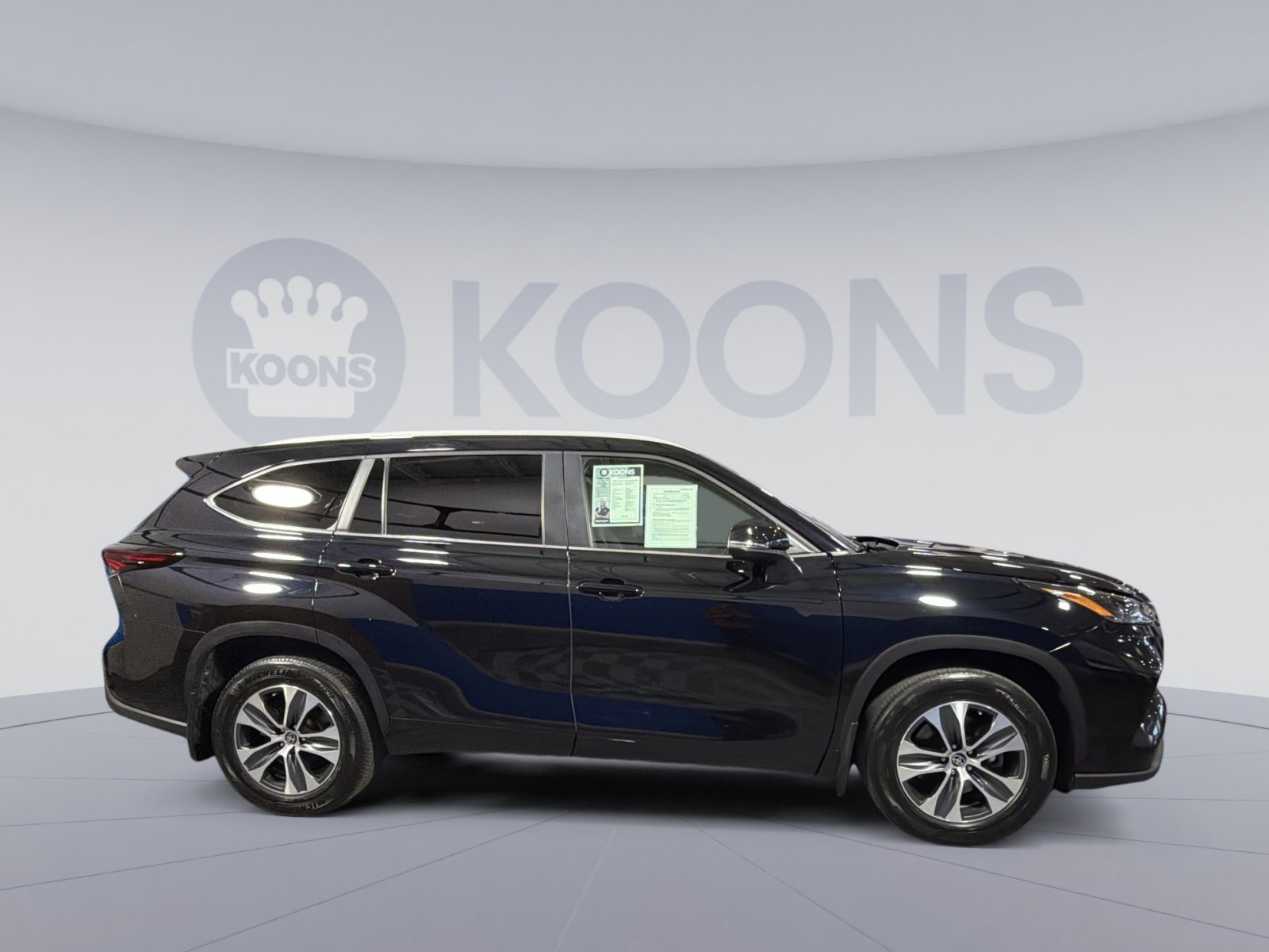 Used 2024 Toyota Highlander XLE AWD/4WD image 8
