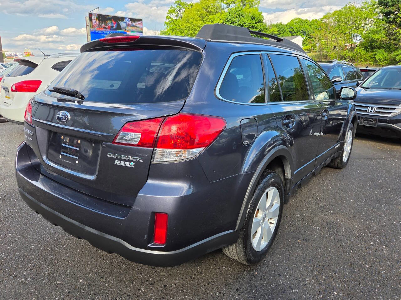 Used 2010 Subaru Outback 2.5i Premium AWD/4WD image 5