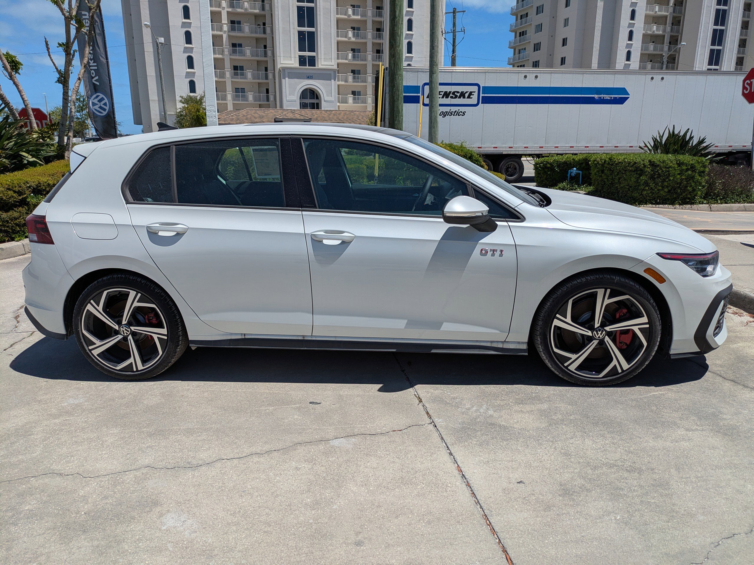 New 2026 Volkswagen GTI SE FWD image 3