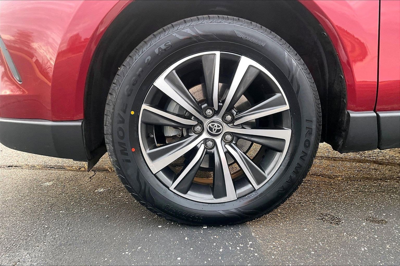 Used 2021 Toyota Venza LE image 9