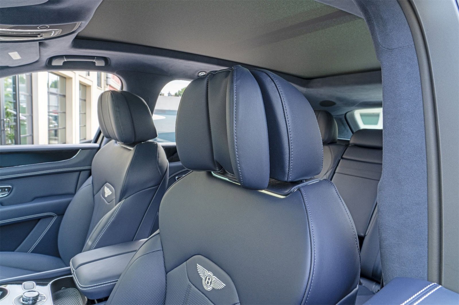 New 2025 Bentley Bentayga image 18