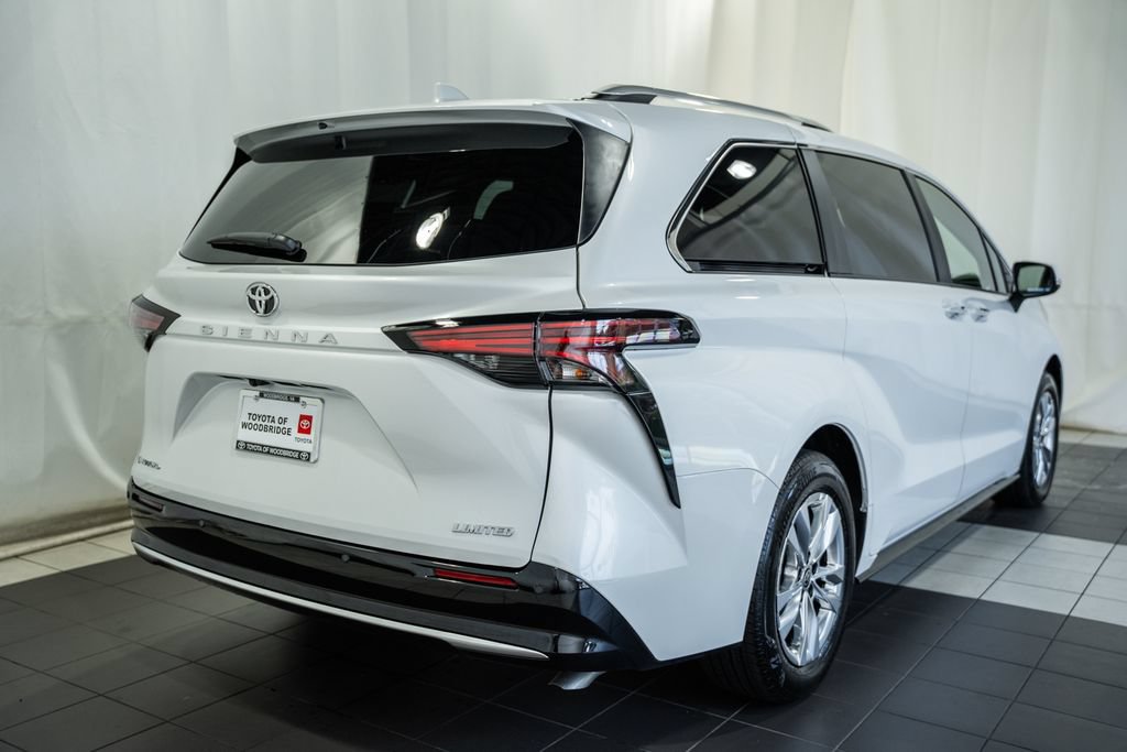 Used 2026 Toyota Sienna Limited AWD/4WD image 4