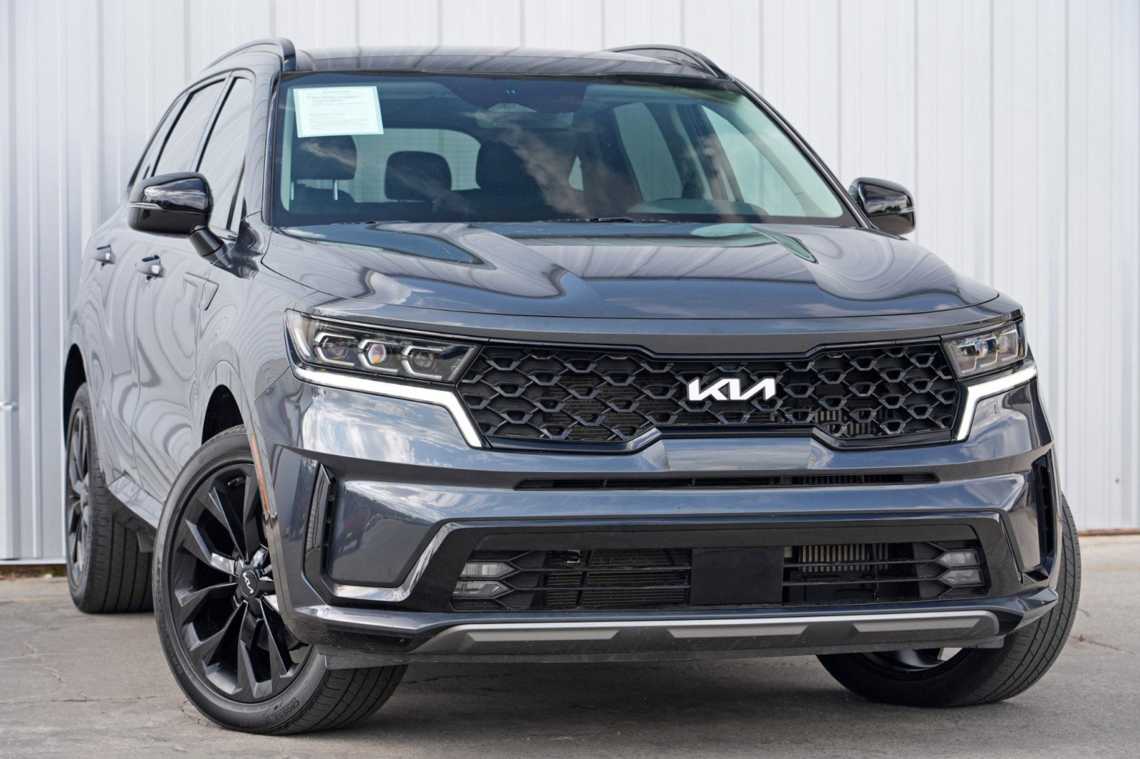 Used 2023 Kia Sorento SX image 2