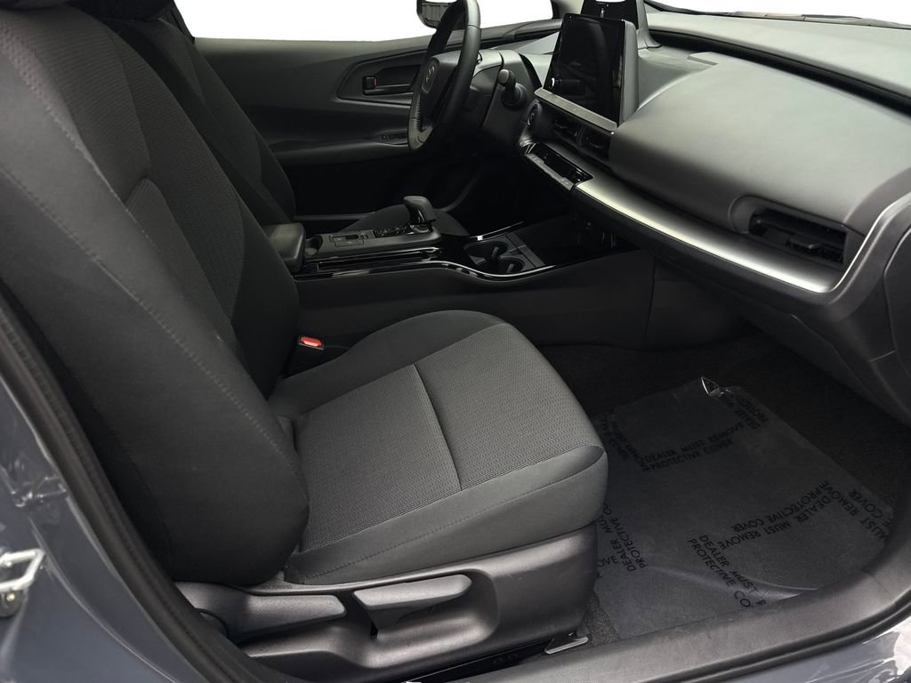 Used 2025 Toyota Prius LE FWD image 45