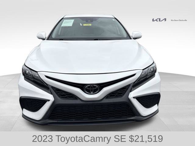 Used 2023 Toyota Camry SE FWD image 3