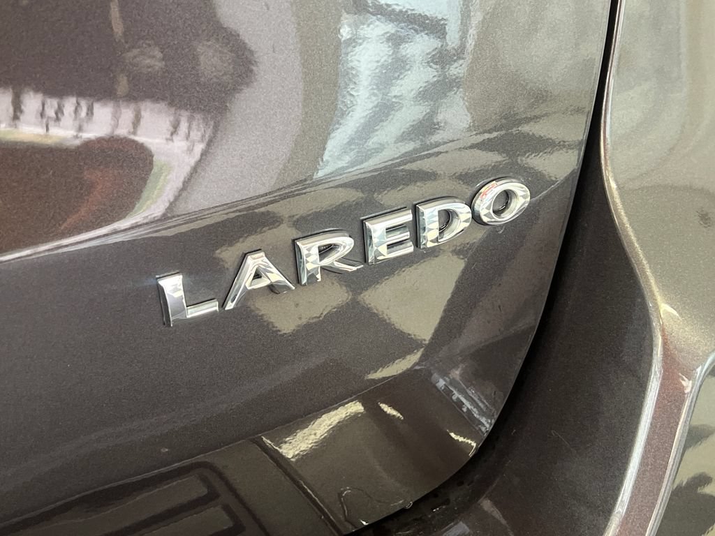Used 2021 Jeep Grand Cherokee Laredo AWD/4WD image 14