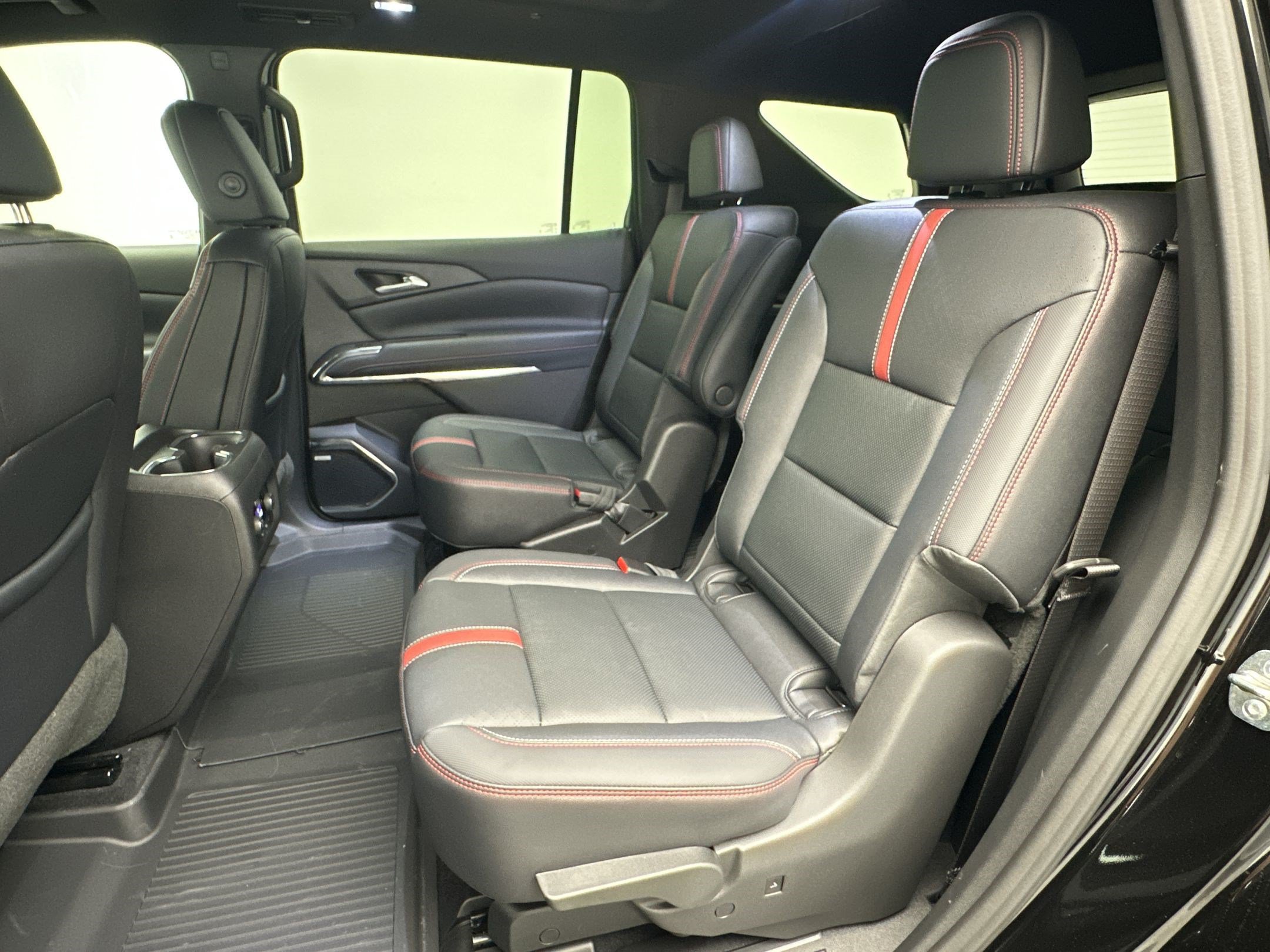 Certified 2026 Chevrolet Traverse RS w/ LPO, Floor Liner Package AWD/4WD image 23
