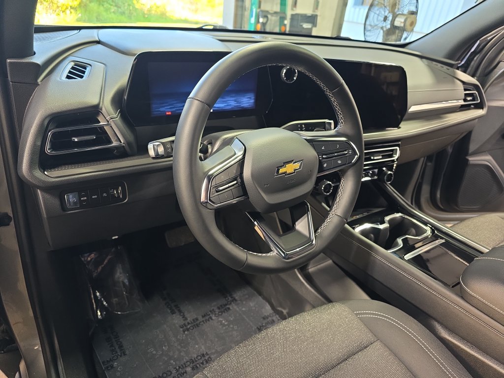 Used 2024 Chevrolet Traverse LT w/ LPO, Floor Liner Package AWD/4WD image 19
