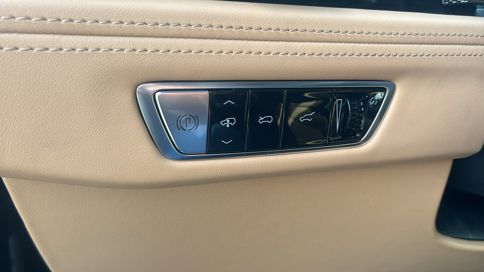 New 2025 Cadillac Escalade IQ Luxury 2 image 35