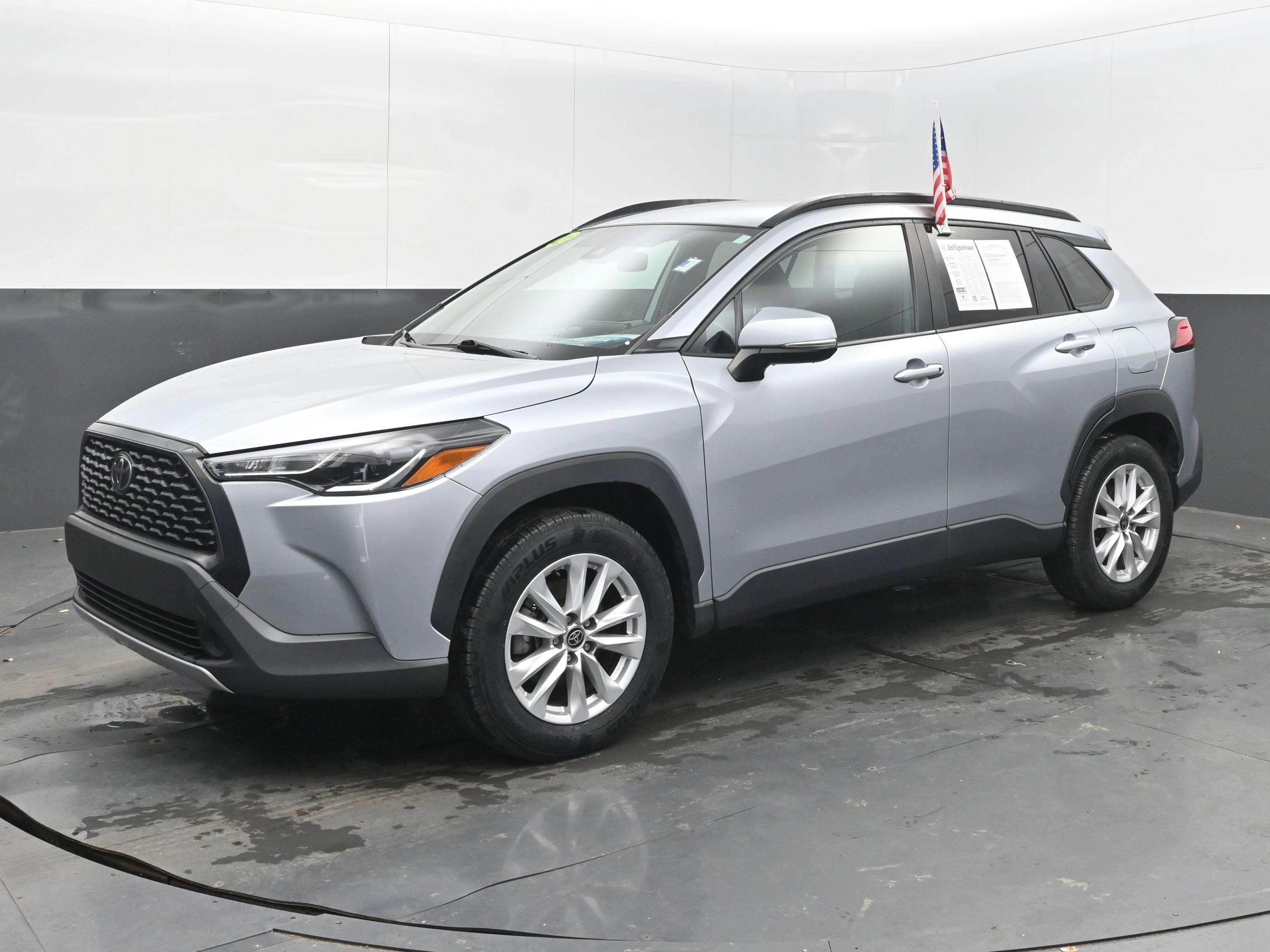 Used 2022 Toyota Corolla Cross LE image 4