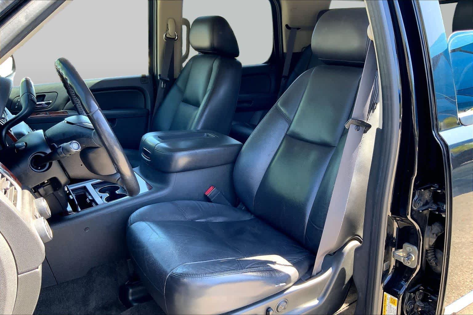 Used 2011 Chevrolet Tahoe LTZ AWD/4WD image 7