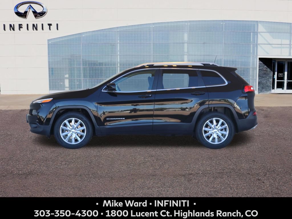 Used 2017 Jeep Cherokee Limited AWD/4WD image 2