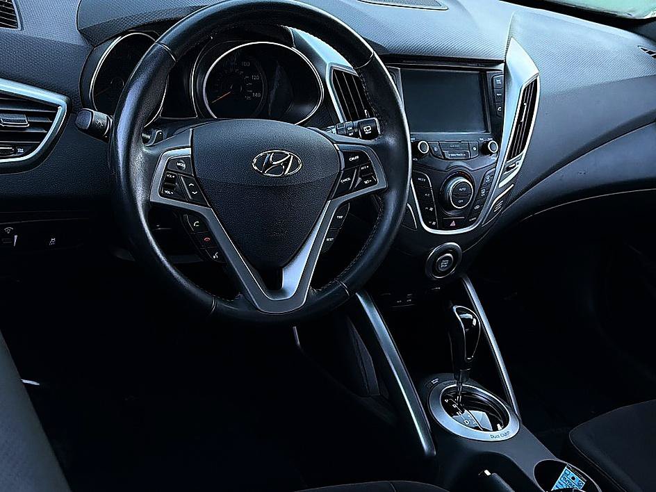 Used 2017 Hyundai Veloster Value Edition FWD image 9