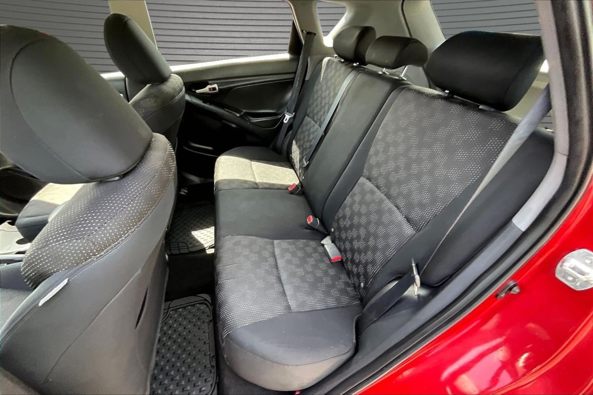Used 2010 Pontiac Vibe w/ Preferred Package FWD image 20