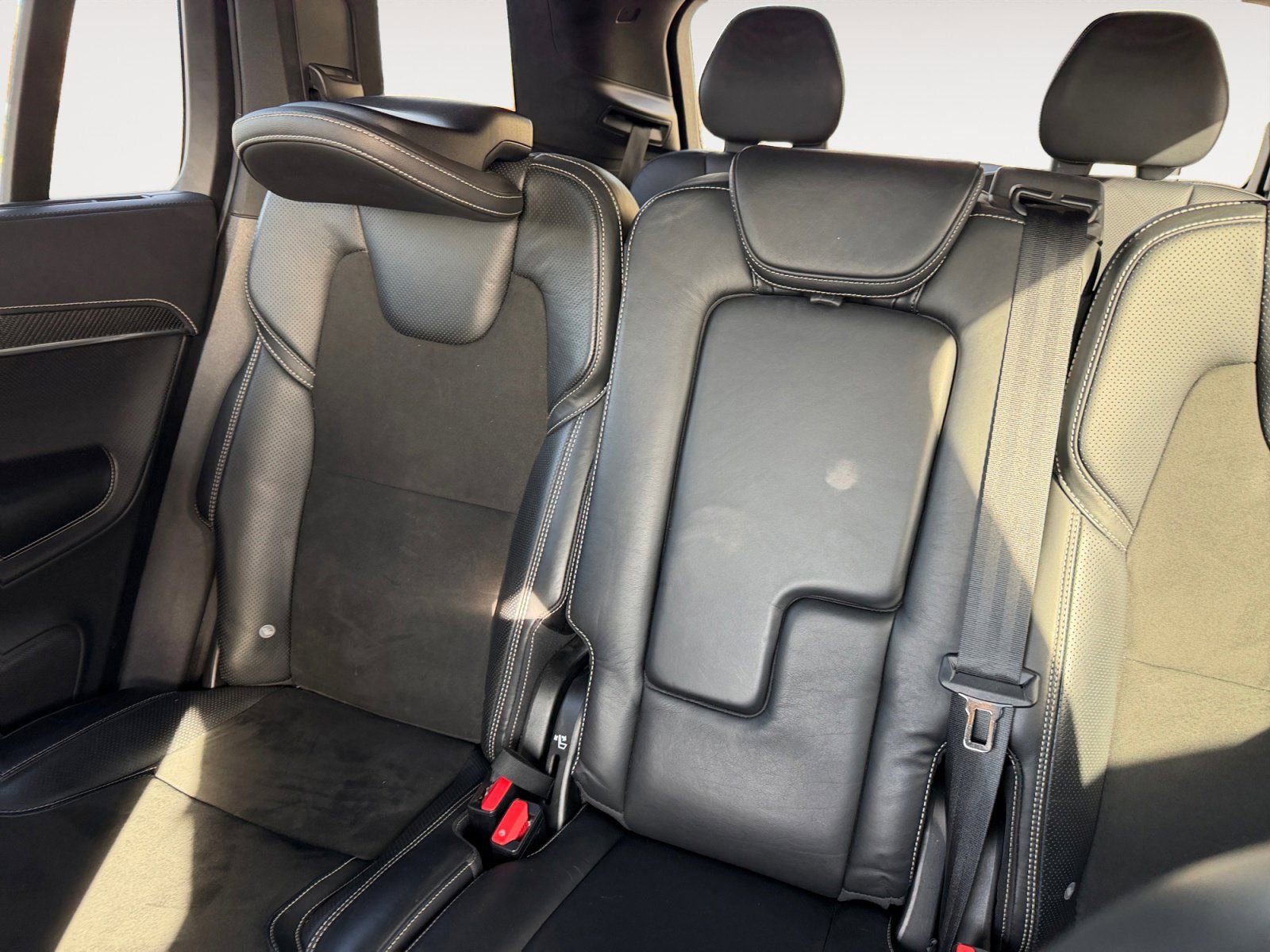 Used 2019 Volvo XC90 T6 R-Design w/ Advanced Package image 13