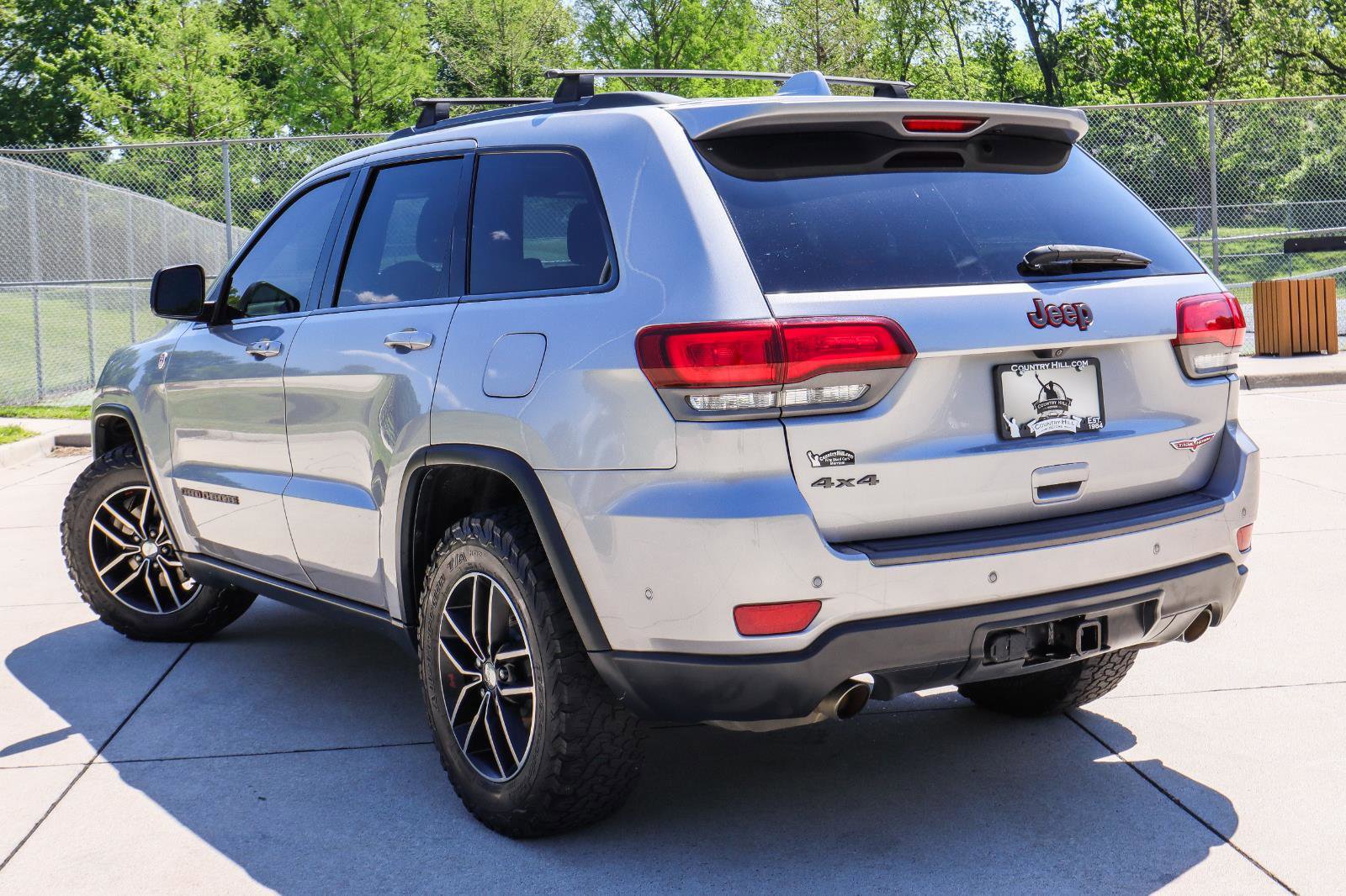 Used 2017 Jeep Grand Cherokee Trailhawk w/ Trailhawk Luxury Group AWD/4WD image 16